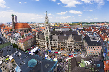 Aerial view of Munchen: Marienplatz, New Town Hall and Frauenkir - obrazy, fototapety, plakaty