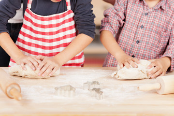 kinder backen für weihnachten