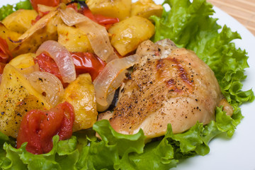 Fried chicken legs with tomato and potato