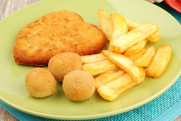 FRITTO DI CARNE PATATE E OLIVE ASCOLANE