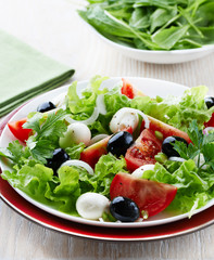 Mediterranean-style salad with mozzarella