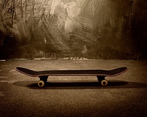 Skateboard against grunge wall © Nejron Photo