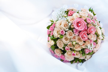 bouquet of pink roses on the white