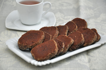 Teetasse mit Chocolate Shortbread Cookies