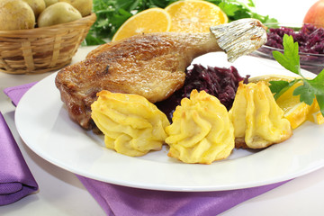 frische Entenkeule mit Rotkohl