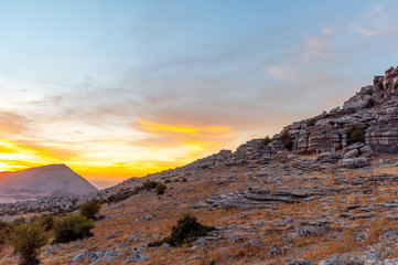 Anochecer en paisaje Kárstico