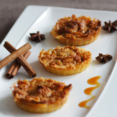 trio de tartelettes pommes miel caramélisé 1