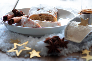 Stollenkonfekt mit Zimt