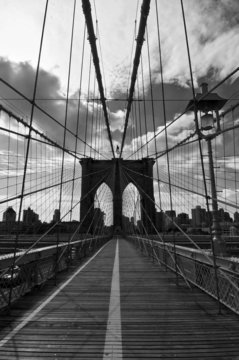 Fototapeta Black and White Brooklyn Bridge - Nowy Jork