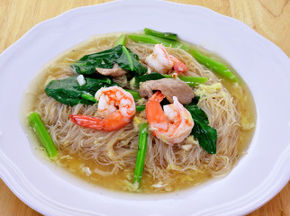 Pan fried noodles with seafood
