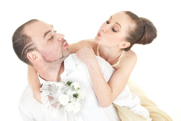 Obraz na płótnie Canvas Piękny ślub para stara się całować