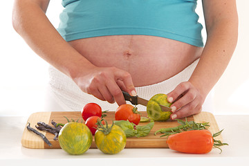 Grossesse - Préparation d'une Salade Bio