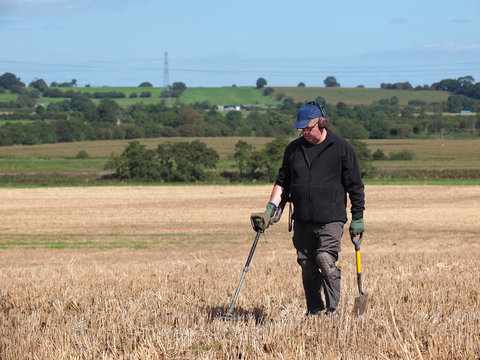 Using A Metal Detector In Field