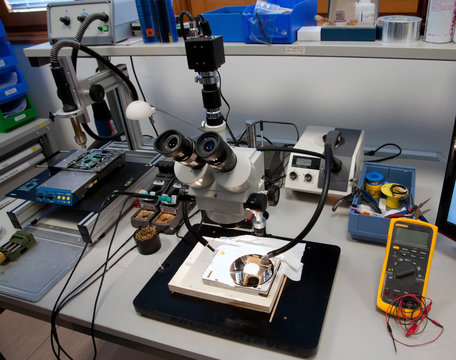 Laboratory for recovering data