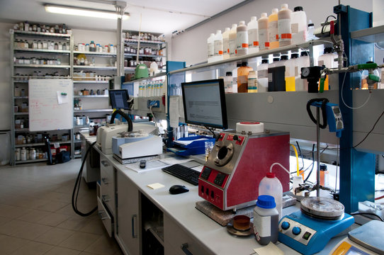Laboratory for chemical analysis