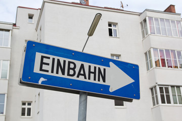 Schild Einbahn in Wien