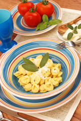 TORTELLINI AL BURRO CON SALVIA