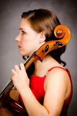 Young woman cello player © Robert Hainer