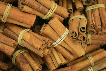 Fagots de cannelle, bundles of cinnamon