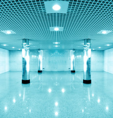 wide spacious corridor in contemporary airport walkway
