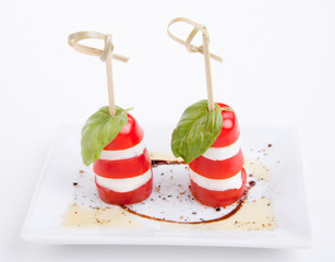 frische tomaten mozzarella mit Basilikum salat caprese