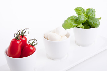 frische tomaten mozzarella mit Basilikum salat caprese