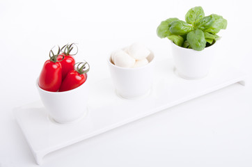 frische tomaten mozzarella mit Basilikum salat caprese