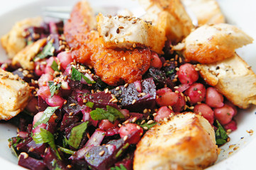 huhn auf kichererbsen rote beete salat #1