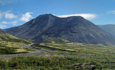 Obraz na płótnie Canvas Unnamed peak in Khibiny Mountains, Kola Peninsula, Russia