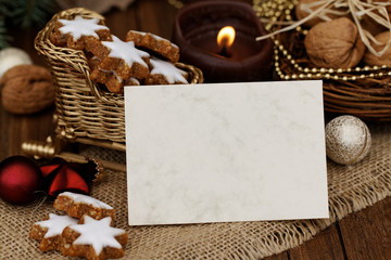 Karte mit Zimtplätzchen