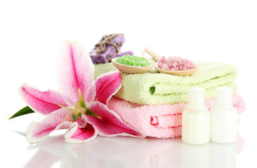 Obraz na płótnie Canvas ręczniki z lilii, zapach oleju, mydła i sól morska samodzielnie na