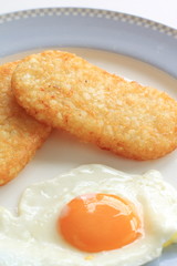 sunny side up fried egg and hashed potato