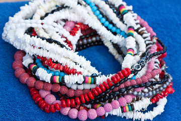 colliers de plage, souvenirs de vacances