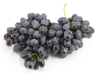 bunch of blue grapes