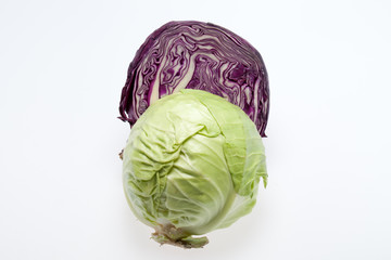 Obraz premium White and Red Cabbage cross section on White Background