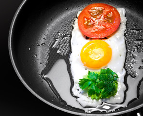 Fried egg with tomato and greens in shape of Traffic Light