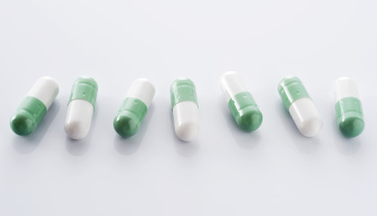白背景に並べたカプセル