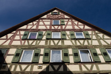 Fototapeta premium Fachwerkhaus und blauer Himmel
