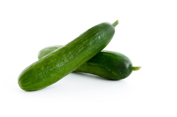 Zwei kleine Salatgurken
