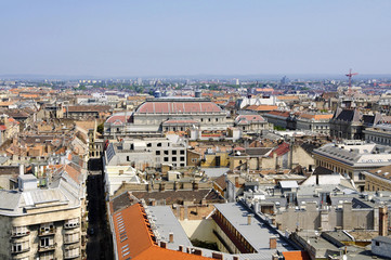 Blick von der Basilika Sankt Stephan ins Zentrum von Budapest