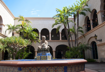 Fototapeta na wymiar Architektura hiszpańska w San Diego w Kalifornii, USA