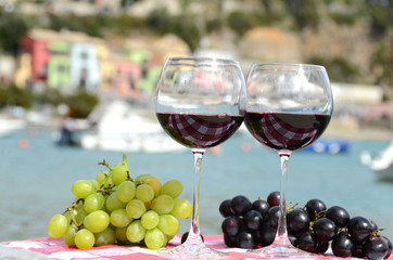 Pair of wineglasses and grapes