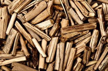 Verwitterte alte Holzstückchen