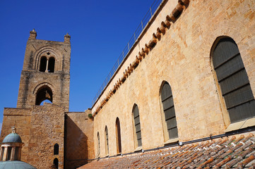 Fototapeta na wymiar Widok z dachu katedry w Monreale na Sycylii