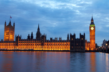 Fototapeta na wymiar Westminster Bridge z Big Ben w Londynie