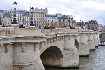 Obraz premium Pont-Neuf bridge in Paris ..