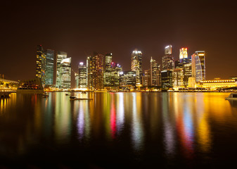 Plakat A view of Singapore business district in the night time.
