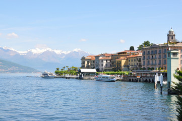 Fototapeta na wymiar Miasto Bellagio w słynnym włoskim jeziorem Como