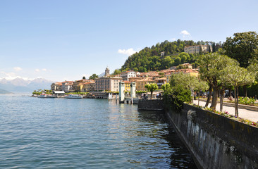 Fototapeta na wymiar Miasto Bellagio w słynnym włoskim jeziorem Como