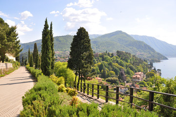Fototapeta na wymiar Famous Italian lake Como from Villa Serbelloni